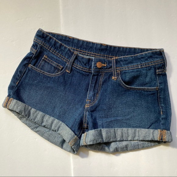 H & M | Skinny Low Waist, Rolled Hem Jean Shorts - Picture 1 of 4